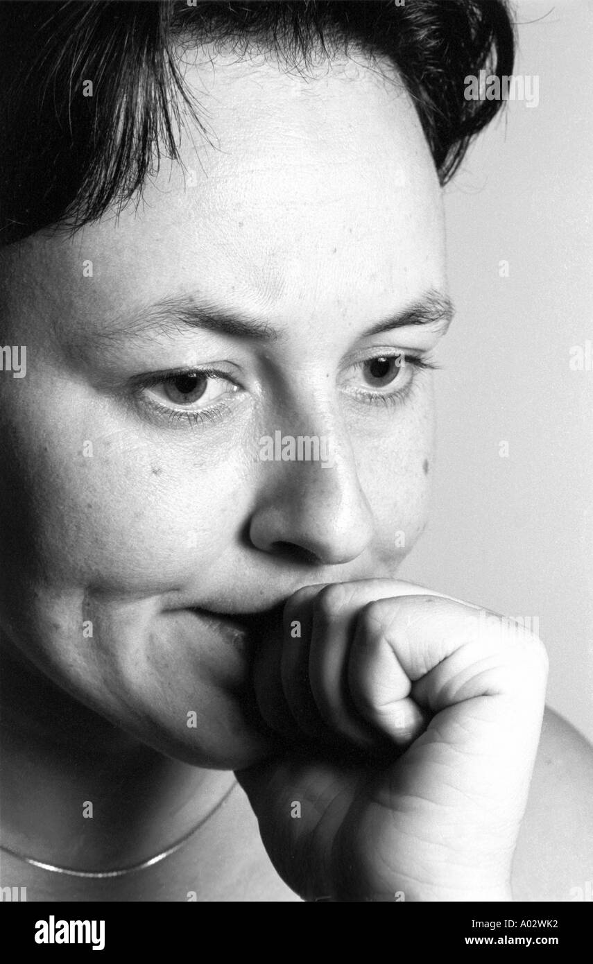 Portrait of a woman looking pensive Banque D'Images