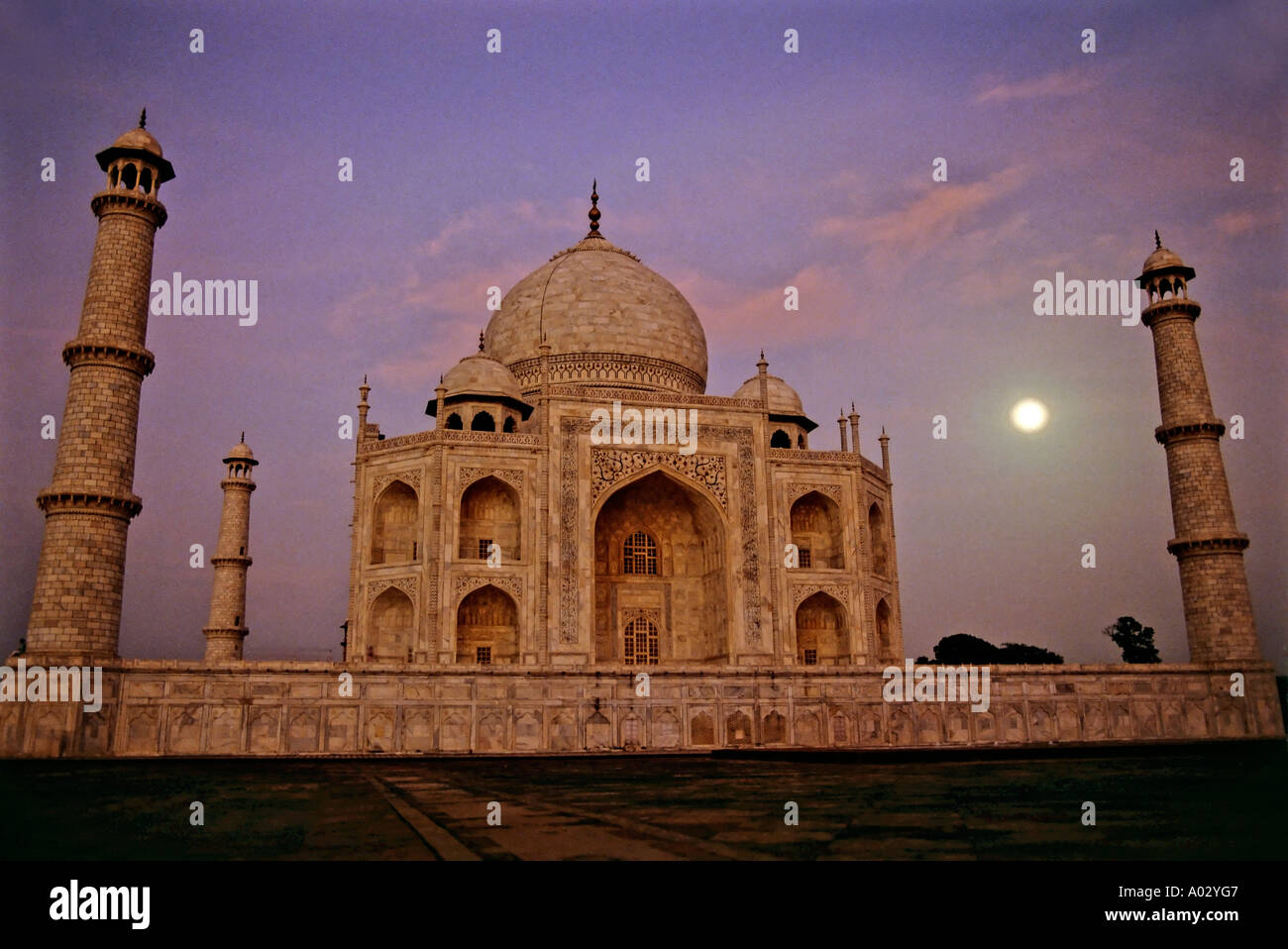 Taj Mahal à Agra, Inde, de nuit. Banque D'Images