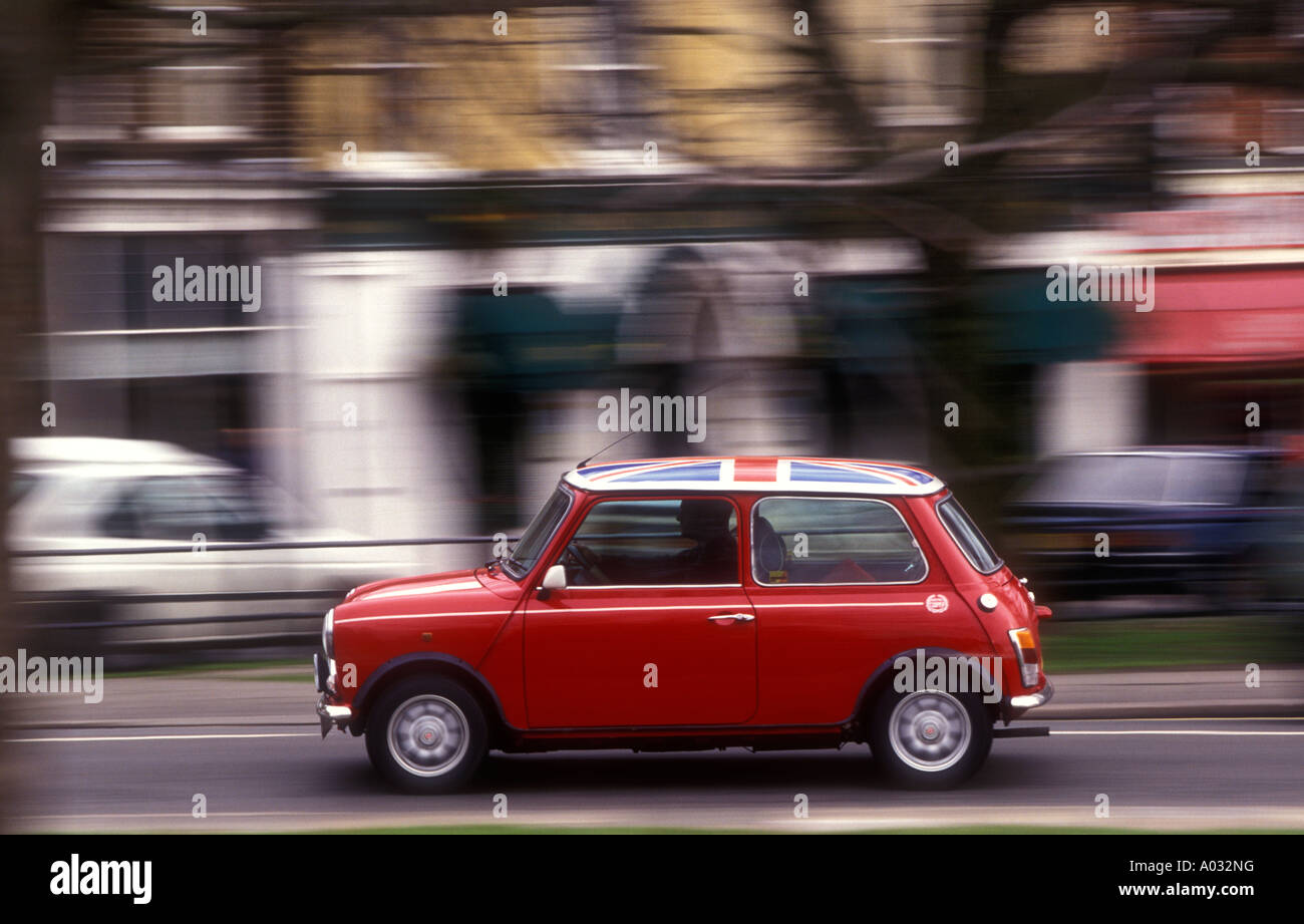 Mini roulé rapidement à Londres UK Street Banque D'Images