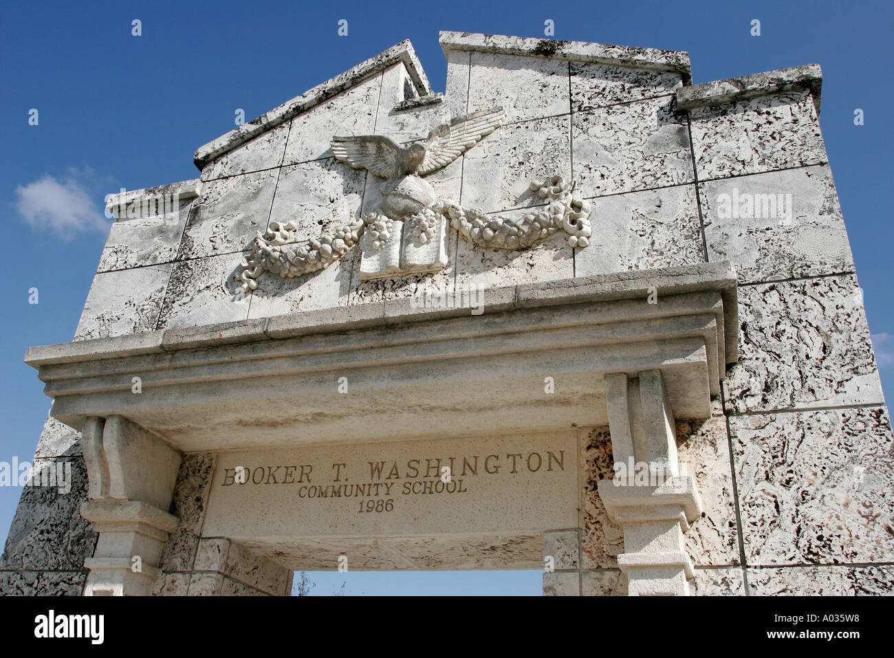 Miami Florida, Booker T. Washington Senior High, école publique, campus, éducation, apprendre apprend l'apprentissage, enseigner, arche du mémorial, les visiteurs voyage visite Banque D'Images