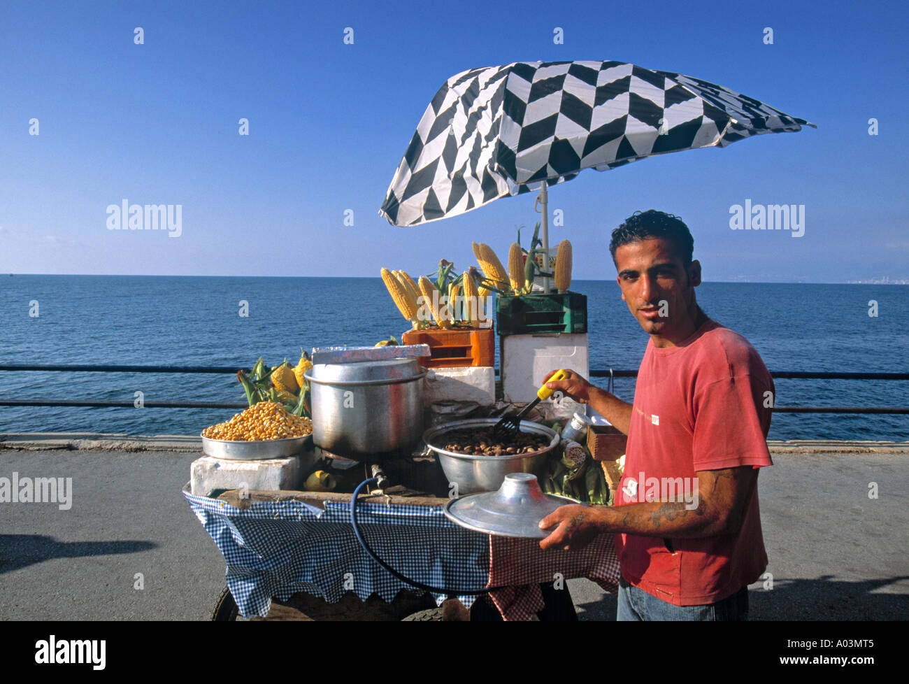 De vendeurs d'aliments de rue, la Corniche, Beyrouth, Liban Banque D'Images