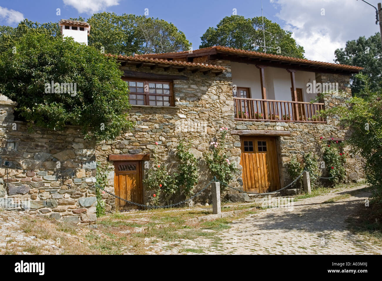 Maison rénovée avec goût dans village dîner dans le Parc National de Montesinho sur Tras Montes Portugal Banque D'Images