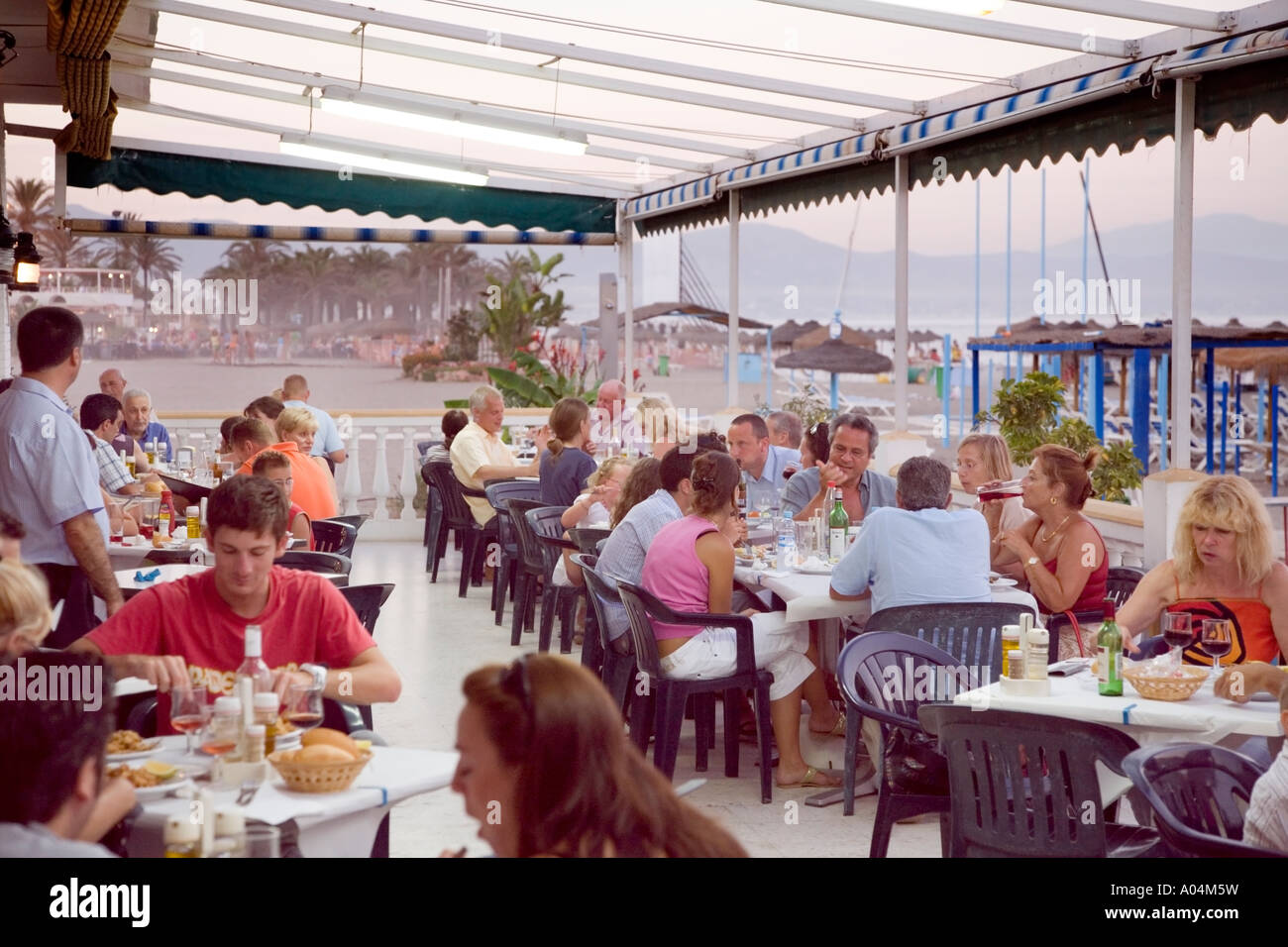 Torremolinos Costa del Sol Malaga Province Espagne Coin sur terrasse en bord de plage d'El Yate del Cordobes restaurant Banque D'Images