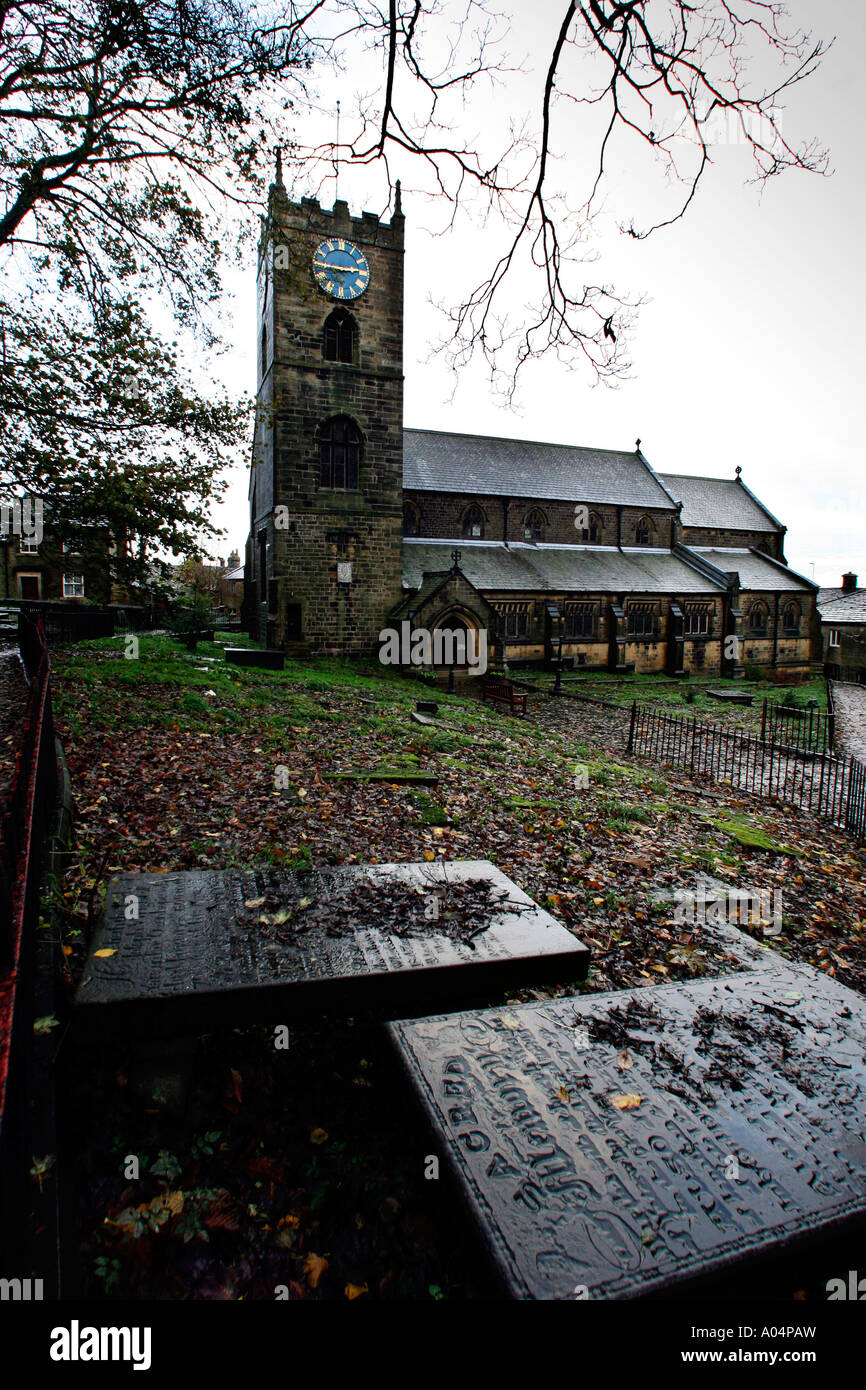 L'église paroissiale de Haworth, lors d'une froide après-midi d'automne sombre Banque D'Images