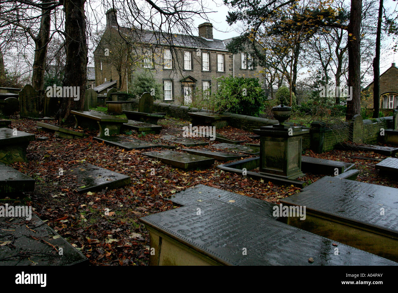 Bronte Parsonage Museum, Keighley, West Yorkshire, de tombes dans le cimetière adjacent Banque D'Images