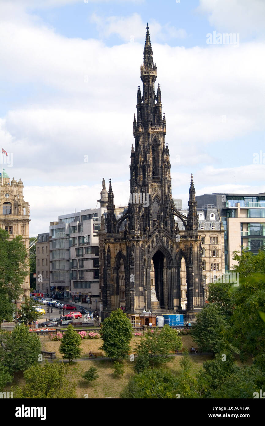 Skyline moderne y compris Scott Monument de la fortune d'Edimbourg en Ecosse Banque D'Images