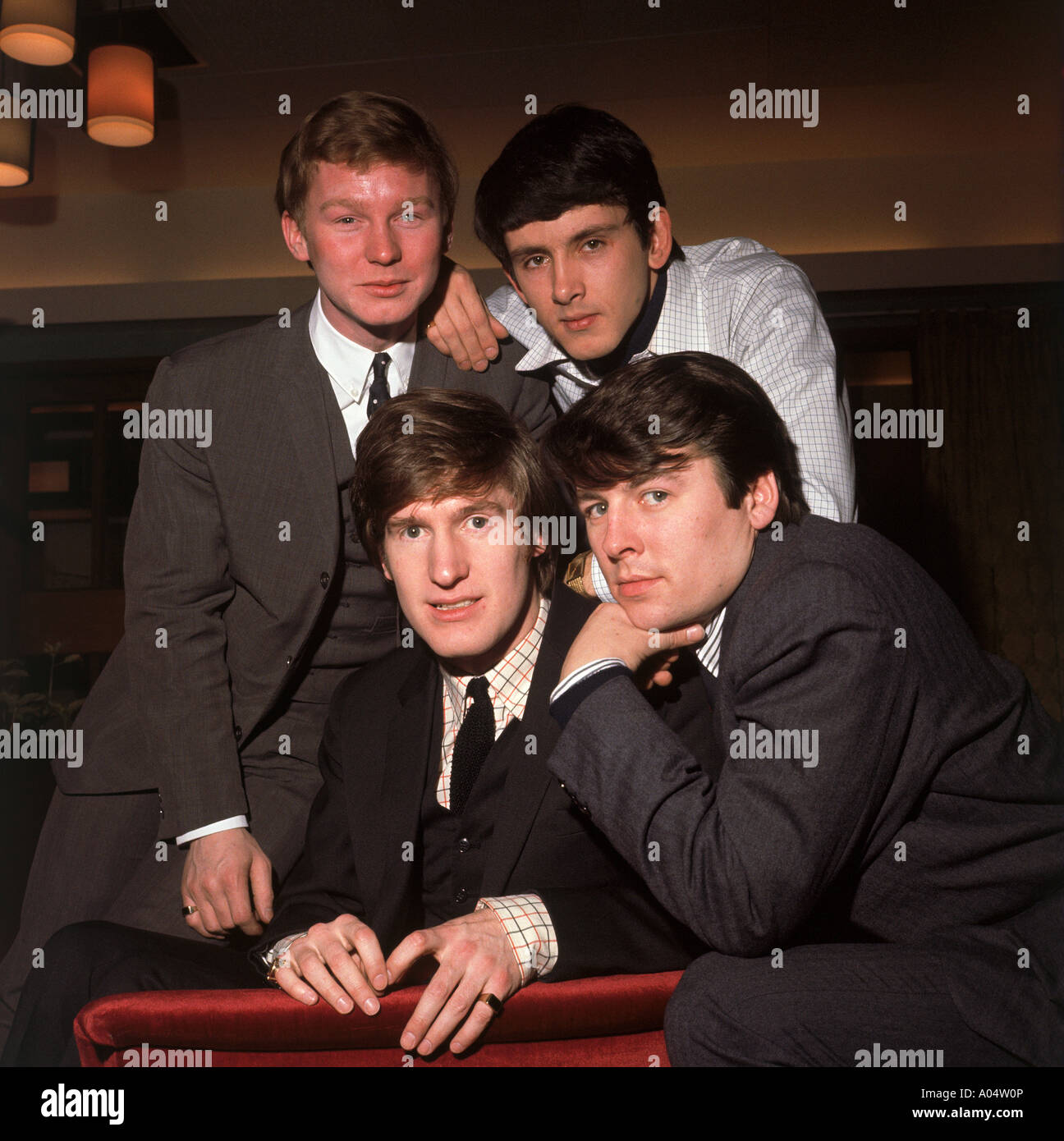 Les chercheurs du groupe pop britannique en 1964. Voir la description ci-dessous pour les noms. Photo Tony Gale Banque D'Images