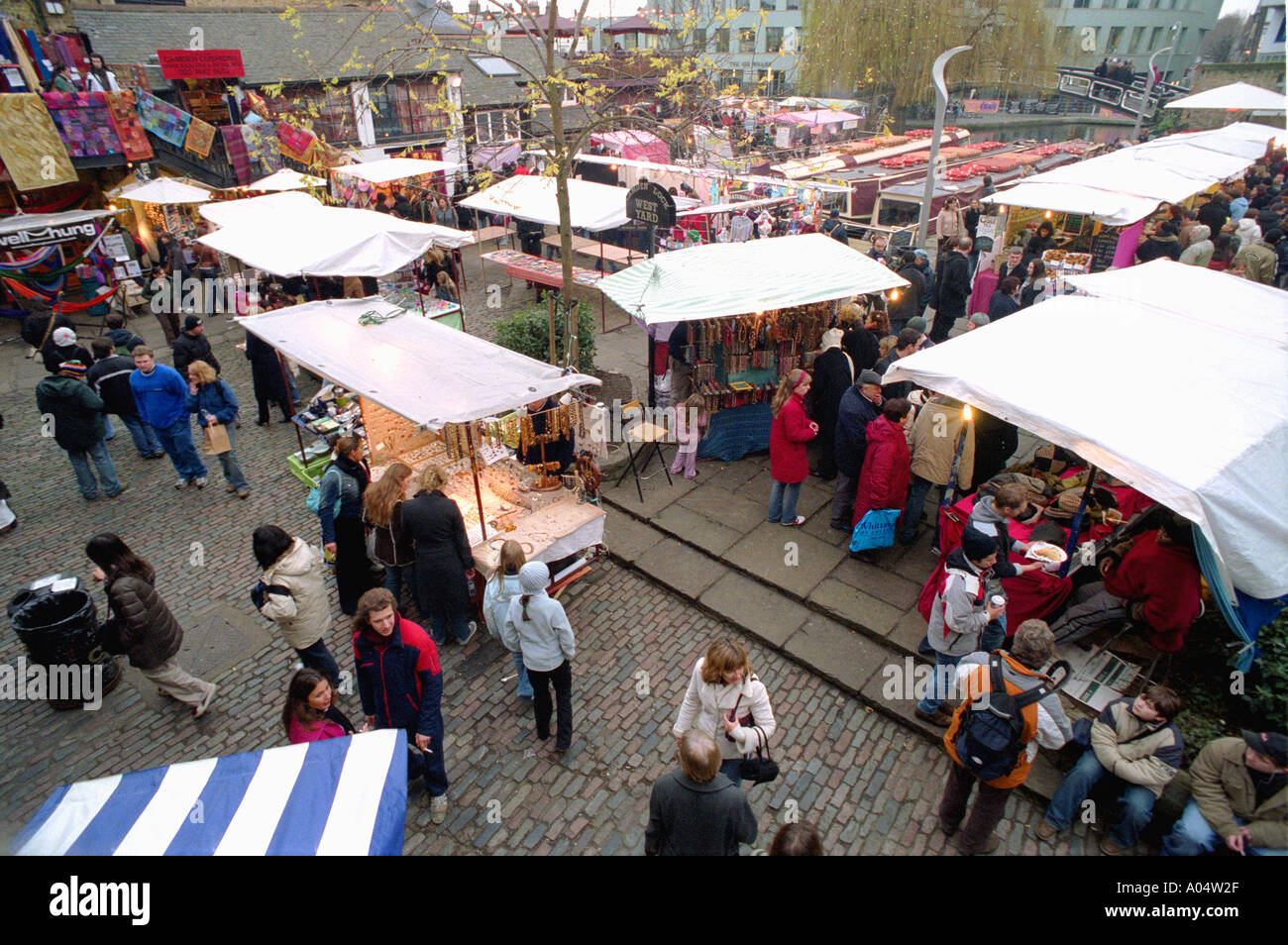 Marché de Brixton Electric Lane South London dispose d'un large éventail de groupes ethniques des Caraïbes et inhabituelle dans le secteur des fruits et légumes. Banque D'Images