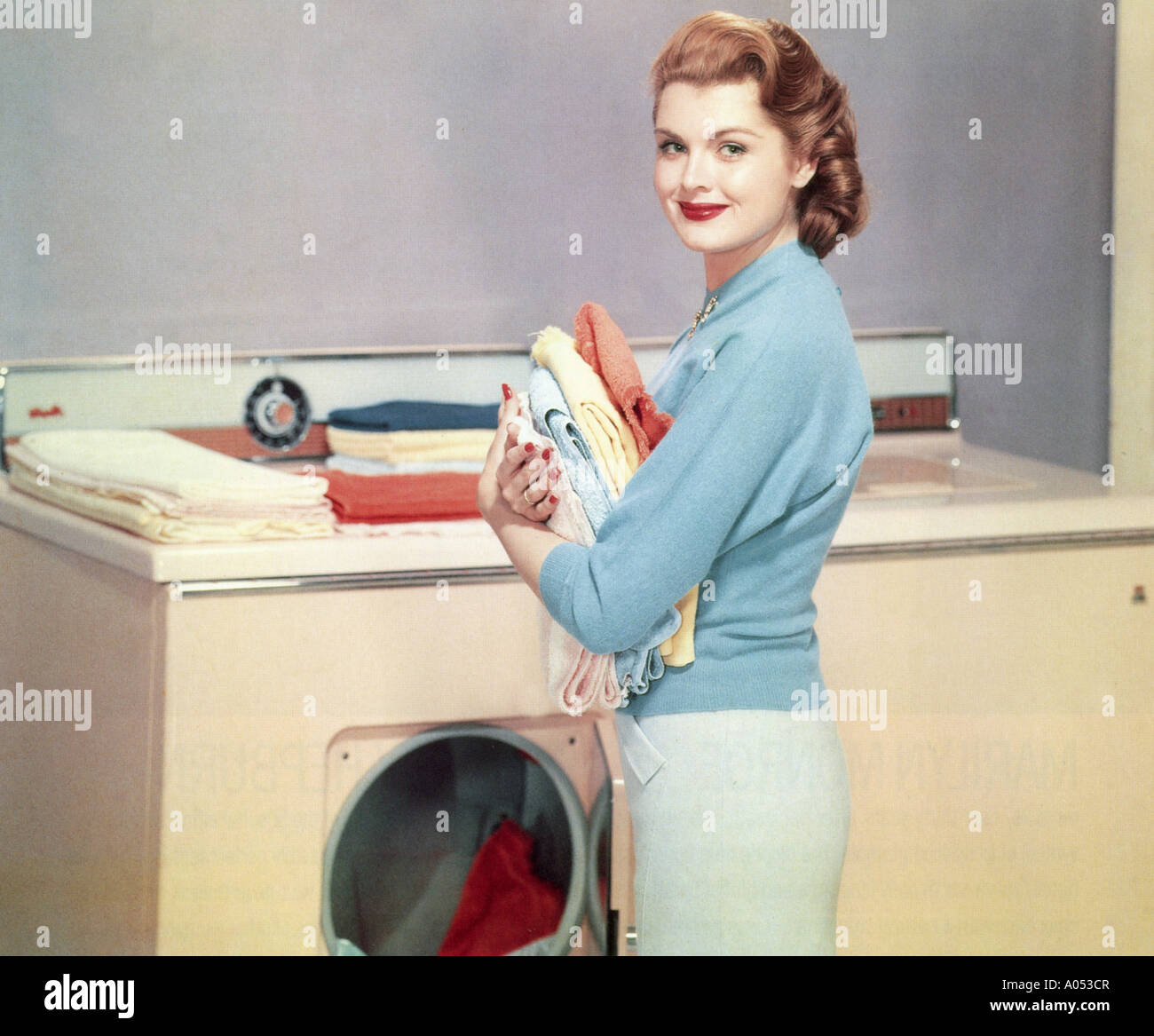 Lave-linge dans une maison américaine au début des années 1960 Photo Stock  - Alamy