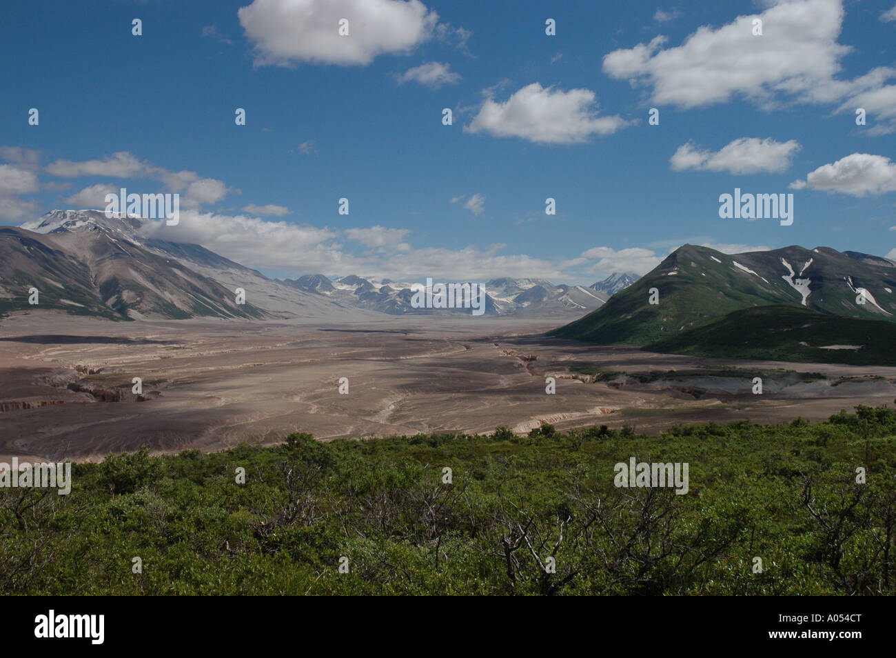 Vallée de 10000 fume au trois fourchettes d'Outlook avec Mt Mt Griggs Trident Katmai Katmai National Park Alaska Volcano Banque D'Images