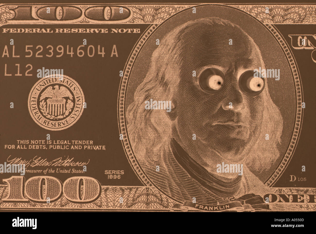 United States One Hundred Dollar Bill Ben Franklin avec des yeux exorbités Sépia Image négative Close up Banque D'Images