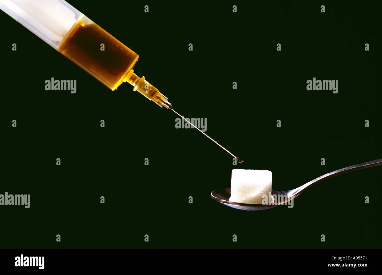 Injection de la médecine et d'un cube de sucre de vaccination clinique de maladie Banque D'Images