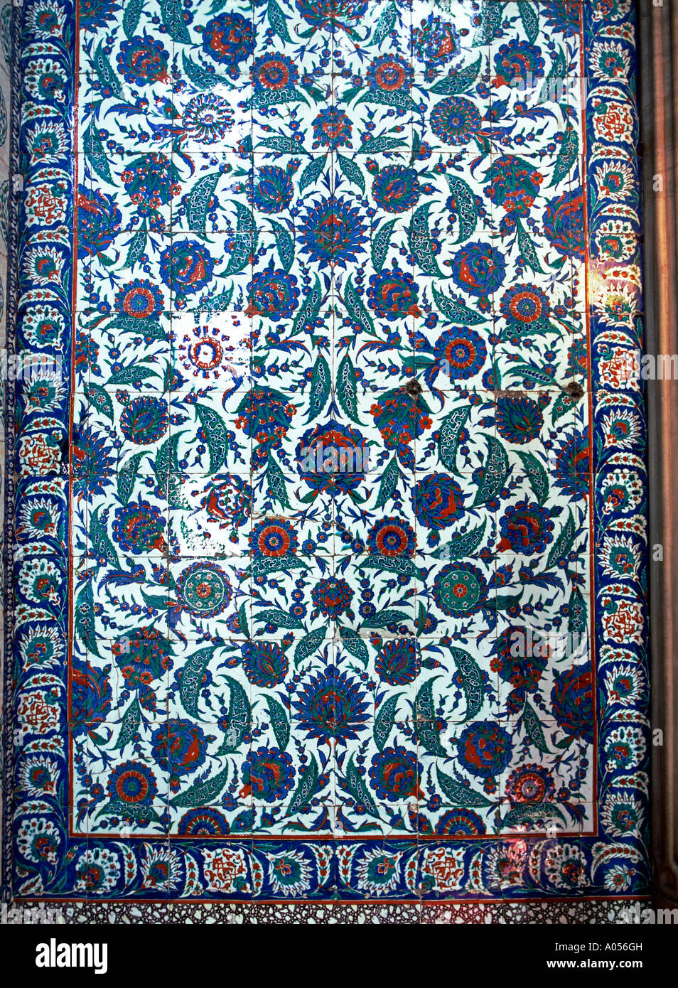 Panneau tuile d'Iznik à partir de la mosquée de Sokullu Mehmet Pacha, Istanbul, Turquie Banque D'Images