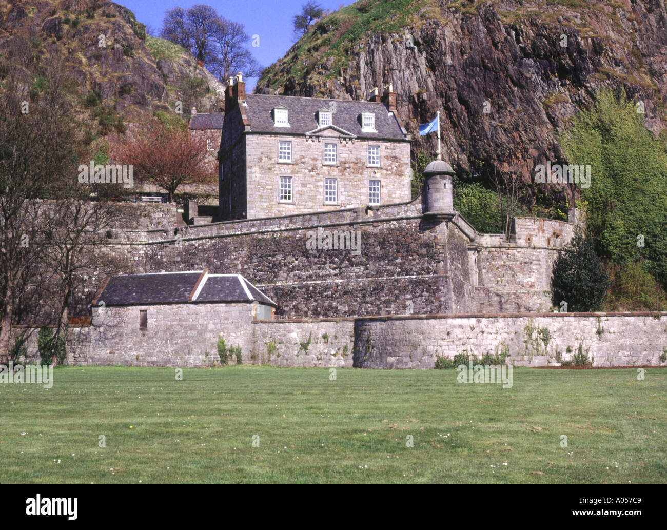 Dh Château de Dumbarton DUMBARTON Dumbarton Rock DUNBARTON et Historic Scotland castle Banque D'Images