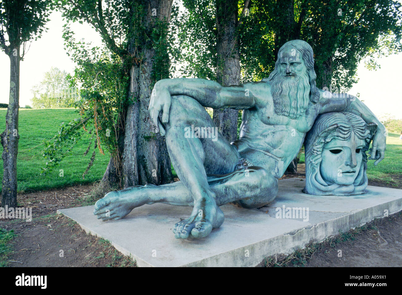 Statue de léonard de Vinci sur la rive de la Loire, à ville d'Amboise, en France, où il a vécu de nombreuses années Banque D'Images