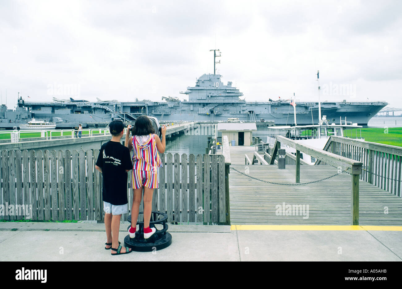 Le cuirassé USS Yorktown maintenant un musée une attraction touristique à Patriot's Point, Charleston, Caroline S., USA Banque D'Images