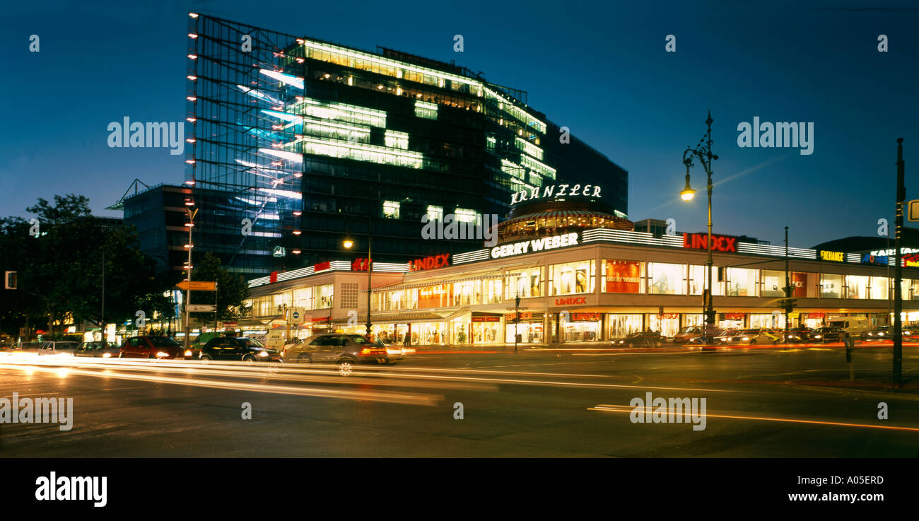 Berlin Charlottenburg Kurfürstendamm nouveau kranzlereck passage commercial architecture moderne en verre f ashon trafic boutiques Banque D'Images