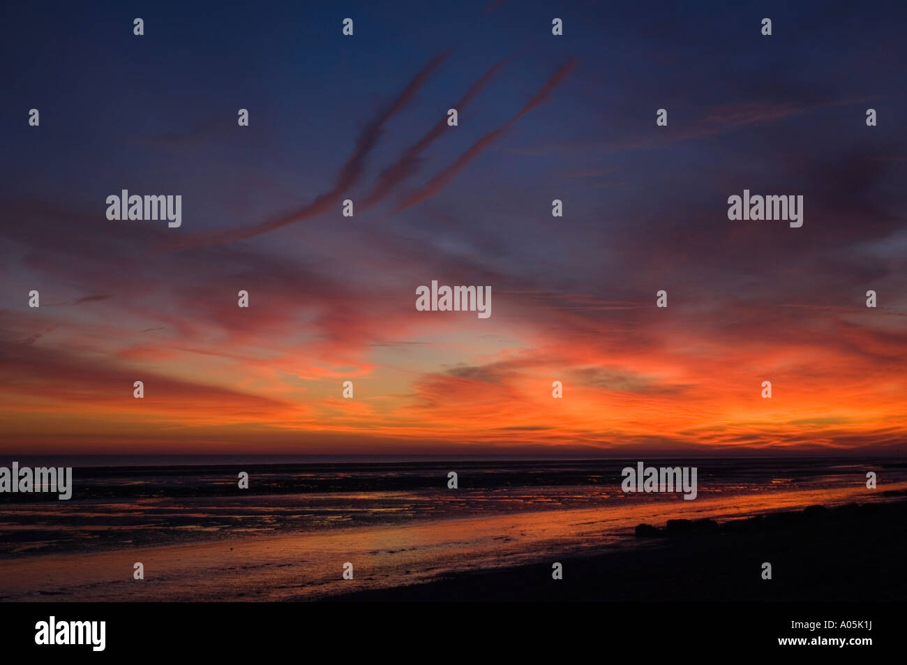 Coucher de soleil sur Goring-By-Sea Beach, West Sussex Banque D'Images