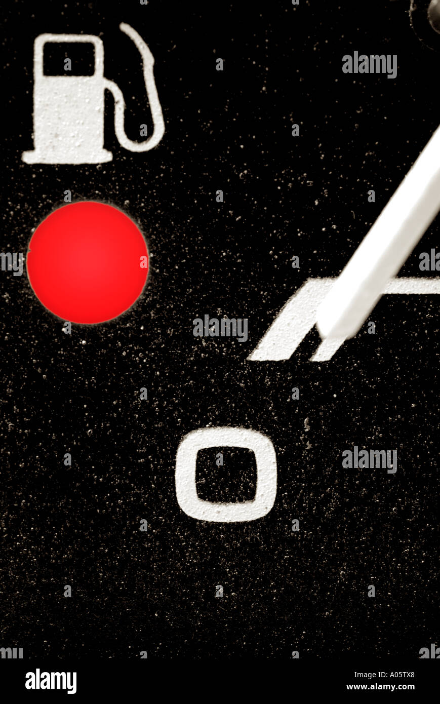 Jauge de carburant vide sur voiture Banque D'Images