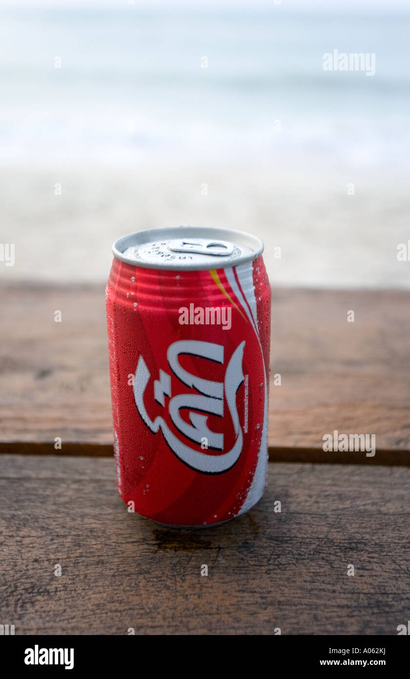 Pouvez du thaï le coca-cola, Hat Yao beach Ko Phangan, Thaïlande. Banque D'Images