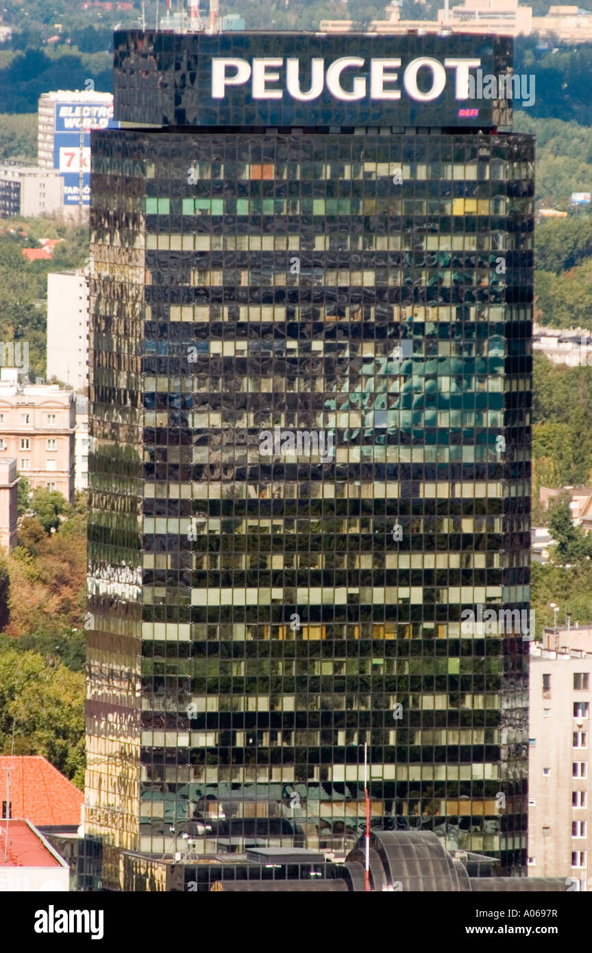 Vue aérienne du Palais de la science et de la culture d'un immeuble de bureaux dans la tour bleu carré Banque Varsovie Pologne Banque D'Images