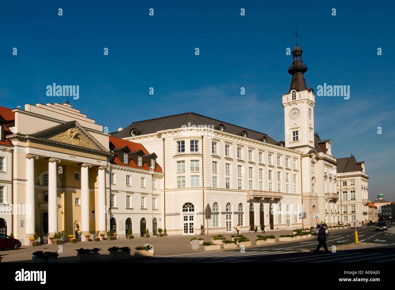 Église patrimoniale de St Albert et St Andrew et de la mairie de la Place du Théâtre Plac Teatralny Varsovie Pologne Banque D'Images