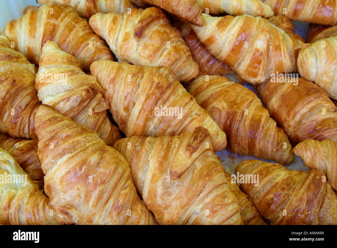 Français croissant pain gâteau pâtisserie Light Brown soft sweet confiserie sec choix sucre sucré mound Banque D'Images