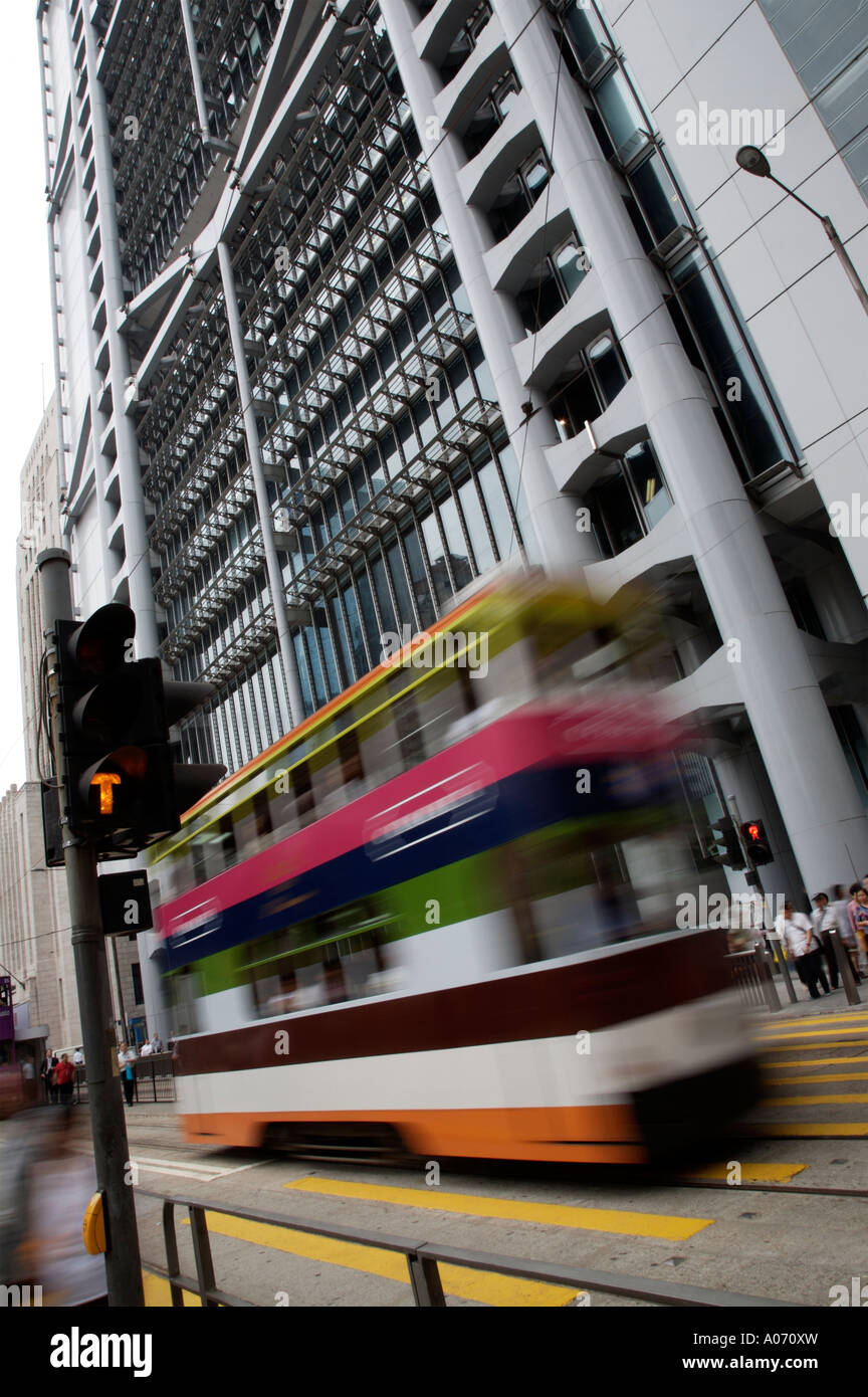 Capture d graphique déménagement brouillée passant le tramway de hong Kong et Shanghai Bank de hong kong central district fareast Asie Banque D'Images