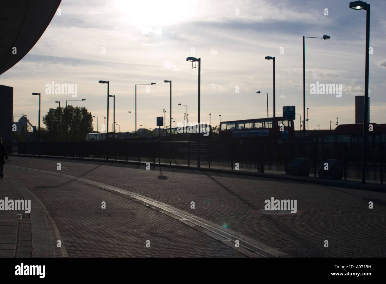 Station de bus à vide, North Greenwich est de Londres par le Millenium Dome, England, UK Banque D'Images