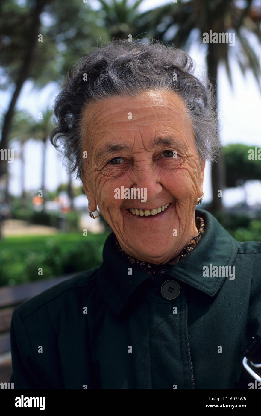 Portrait d'une vieille femme Italienne en Italie. Banque D'Images