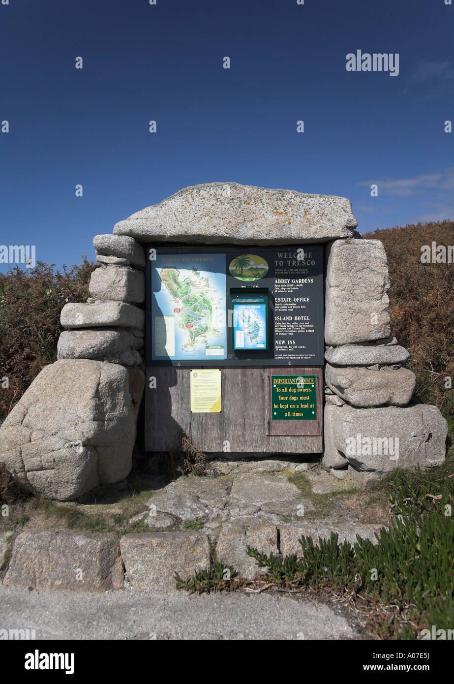 Bienvenue à Tresco notice board Crow Quay Isles of Scilly Banque D'Images
