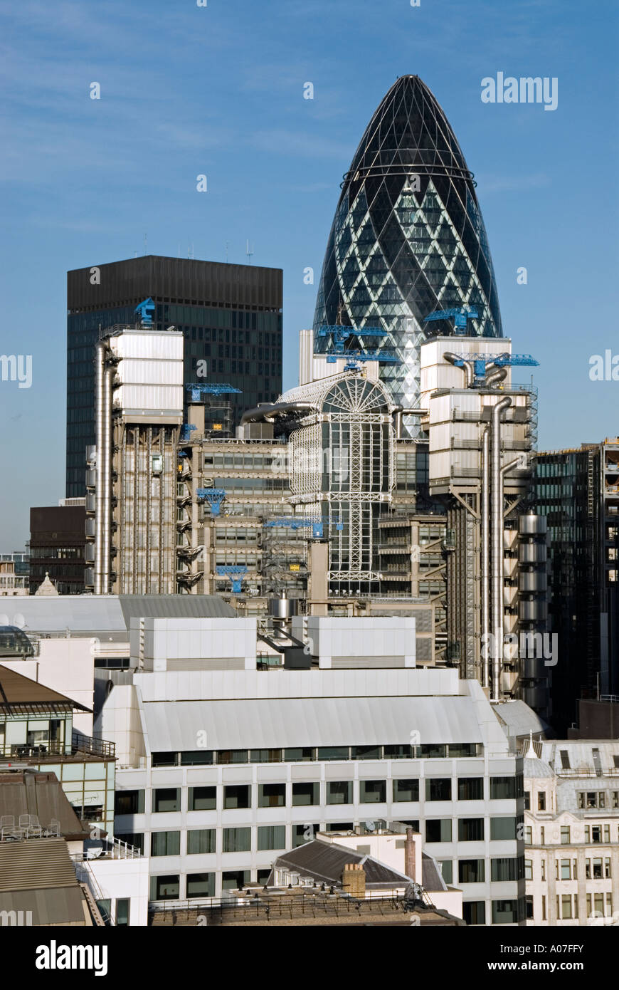 Vue sur le toit du bâtiment de la Lloyds et cornichon dans la ville Banque D'Images