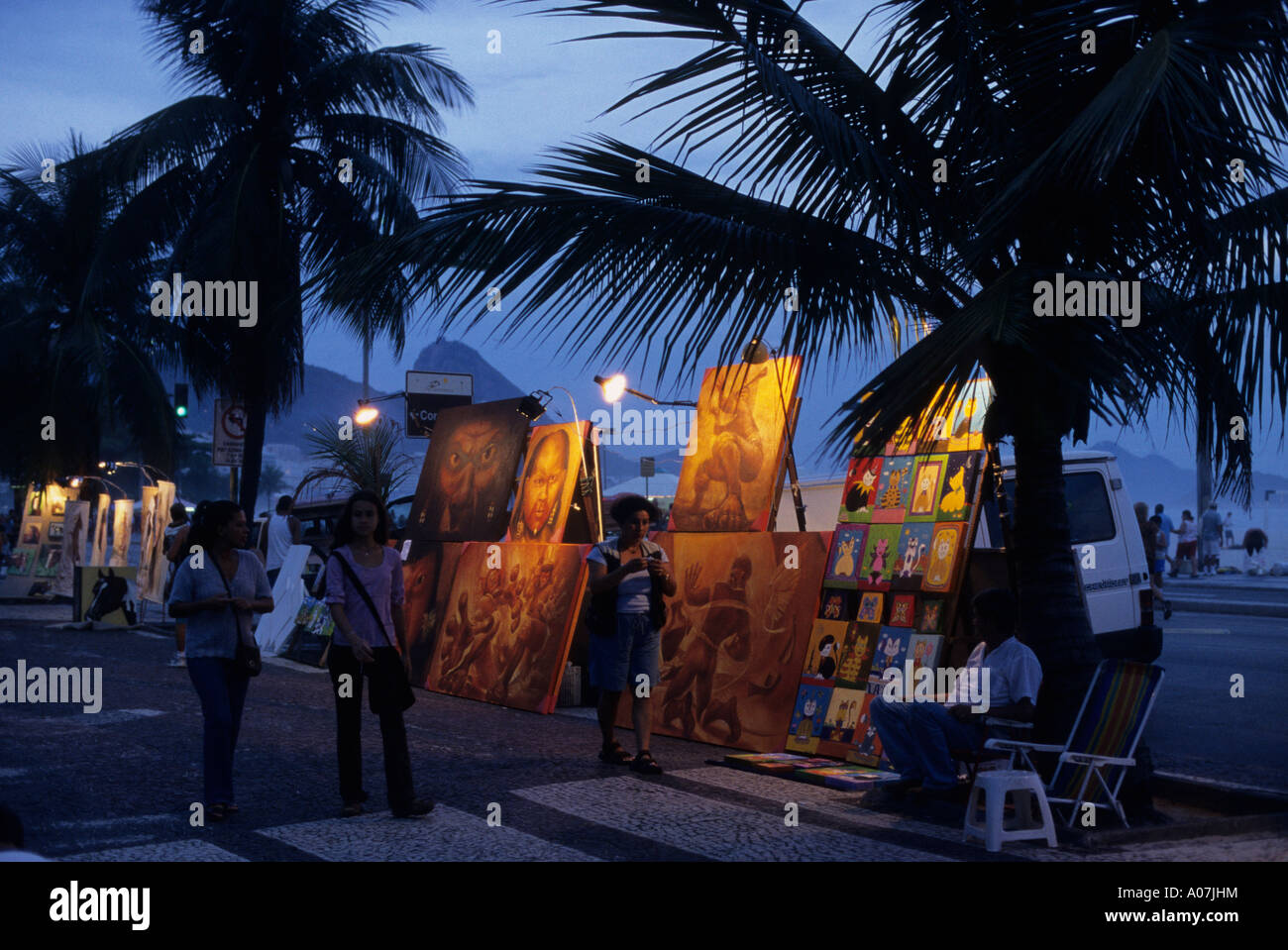 Ouvrez-marché à plage de Copacabana trottoir. Rio de Janeiro, Brésil. Banque D'Images