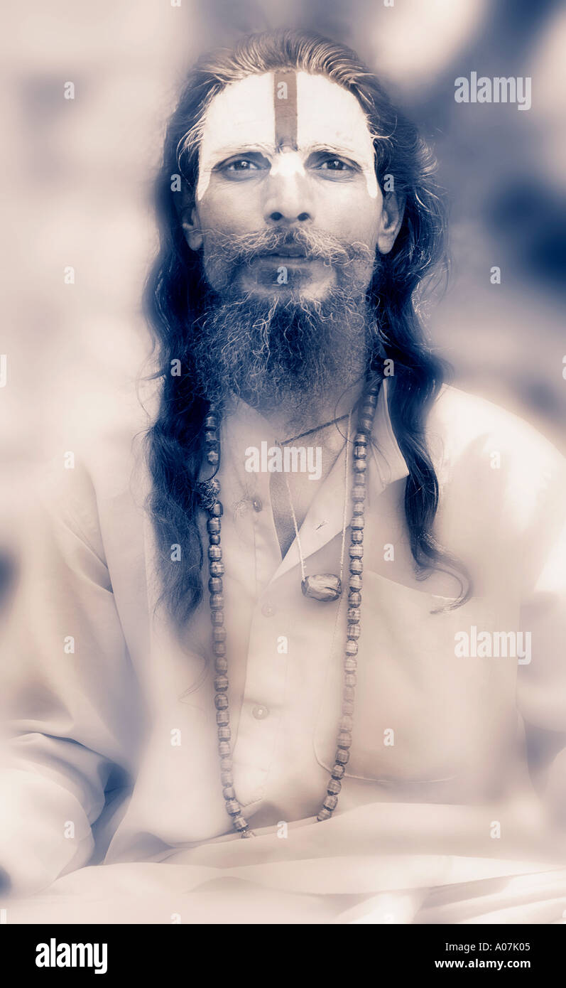 Soins, solidarité, robe, 12-17 mois, Vertical, Looking at Camera, pleine longueur, à l'extérieur, 6-7 ans, pieds nus, debout, maintenez Banque D'Images