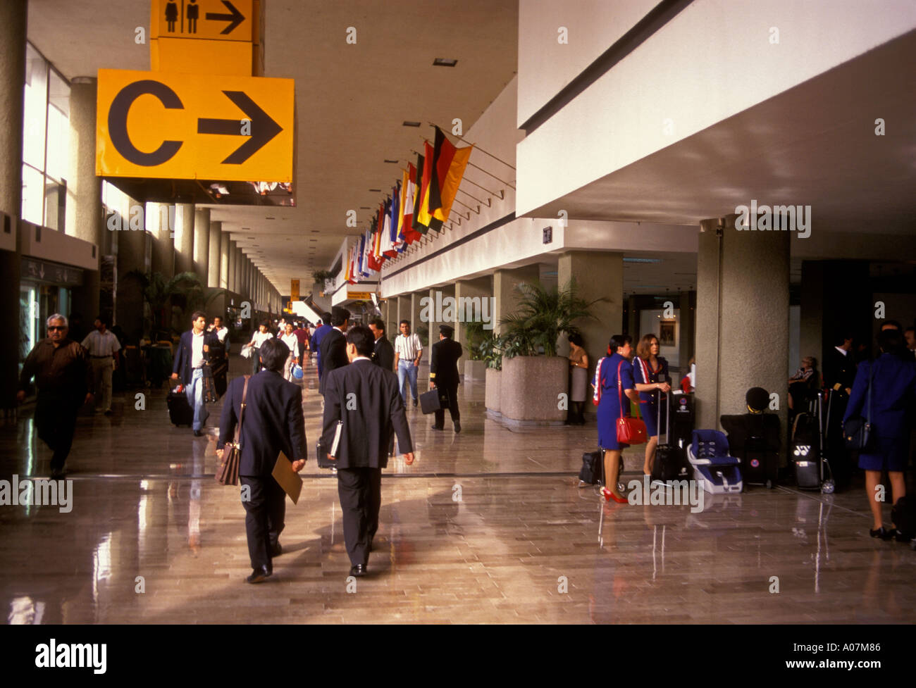 L'équipage passagers mexicains Niveau des départs de l'aéroport international Benito Juarez, Mexico, District Fédéral, Mexique Banque D'Images