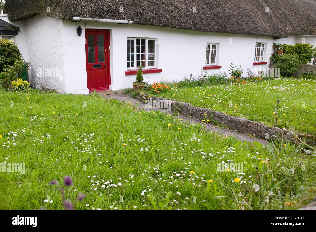 Maison avec toit de chaume en Adare Irlande Banque D'Images