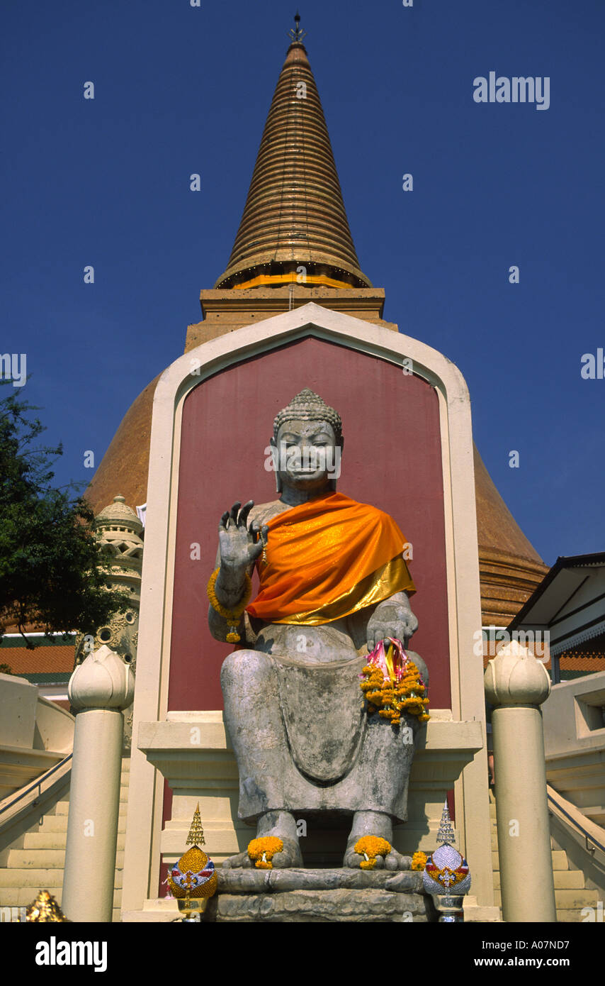 Bouddha Phra Pathom Chedi Thaïlande Banque D'Images