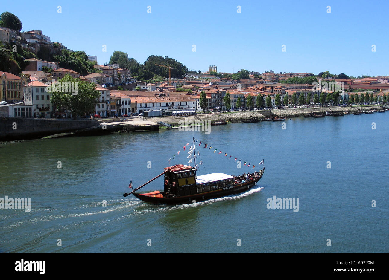 Le port de lodges Nova de Gaia Porto Portugal à la recherche sur la rivière Douro Banque D'Images