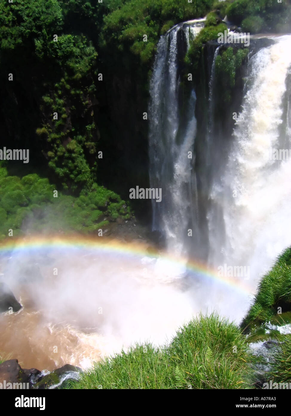 Chutes d'Iguaçu et rainbow Argentine Amérique du Sud Banque D'Images