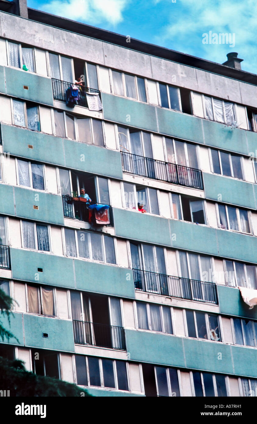 Montfermeil France, banlieue parisienne des années 1960 'les bosquets' public Housing Project council Estate, Detail Windows Architecture, FAÇADE LOGEMENT SOCIAL Banque D'Images