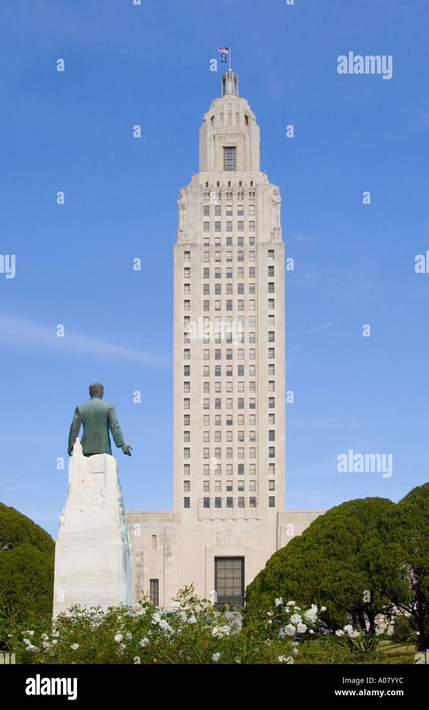 State Capitol building et Huey P Long gauche statue Baton Rouge Louisiane USA LA Banque D'Images