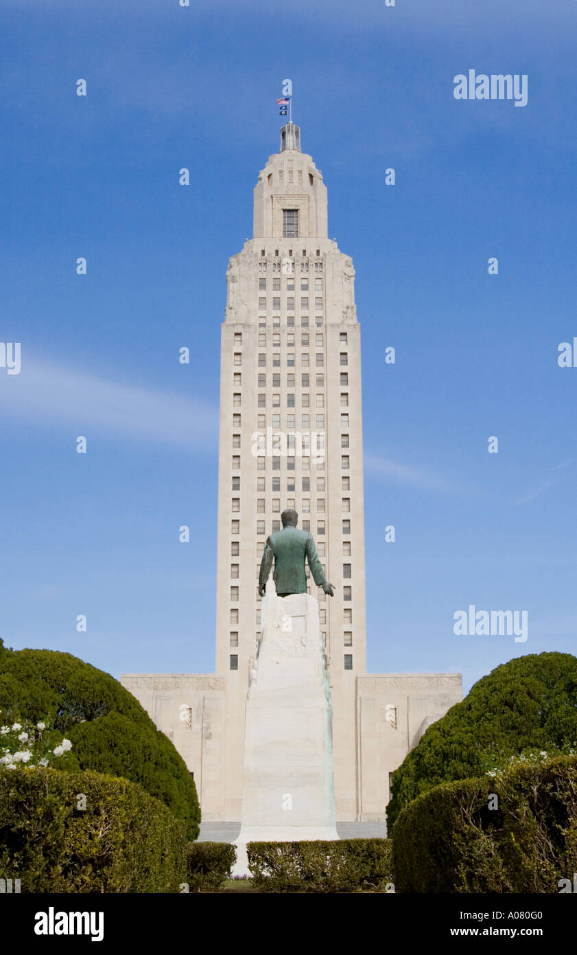 State Capitol building et Huey P Long statue derrière Baton Rouge Louisiane USA LA Banque D'Images