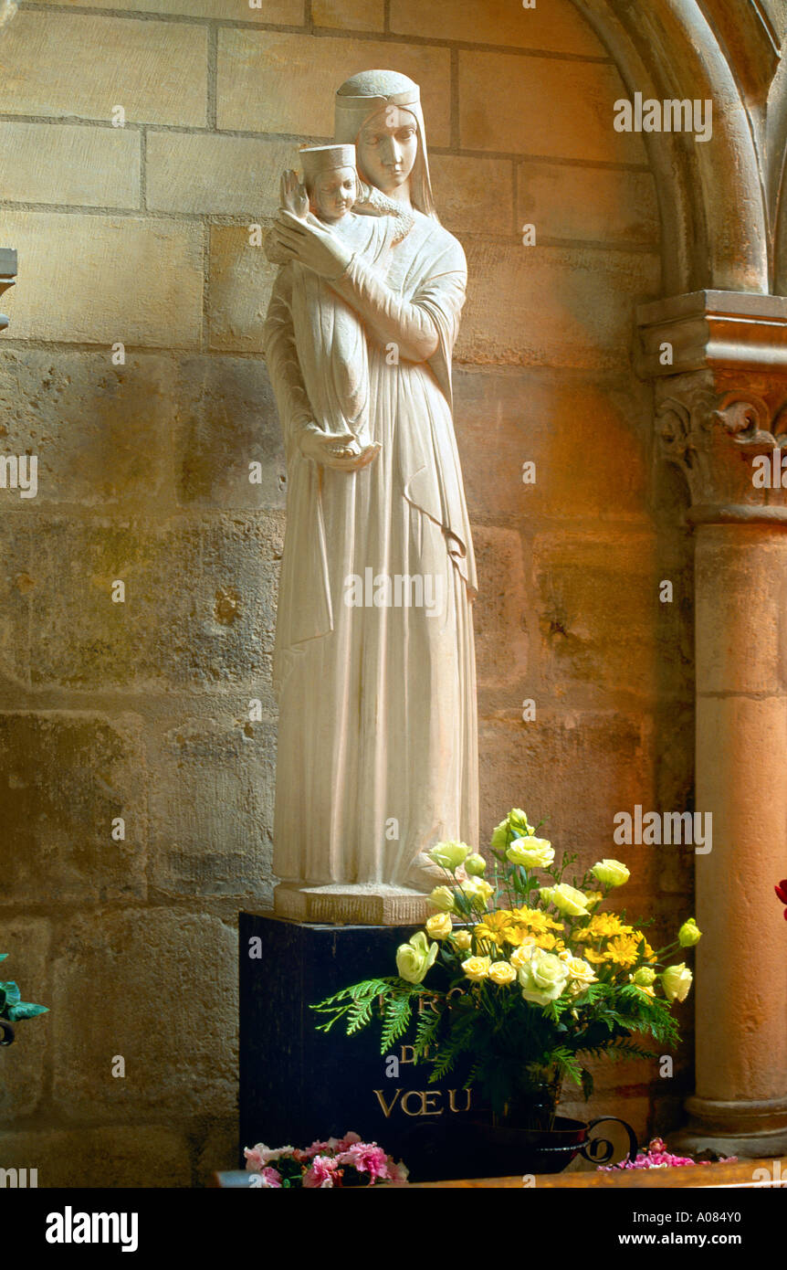 Reims France Basilique de St Remi vierge à l'enfant Banque D'Images