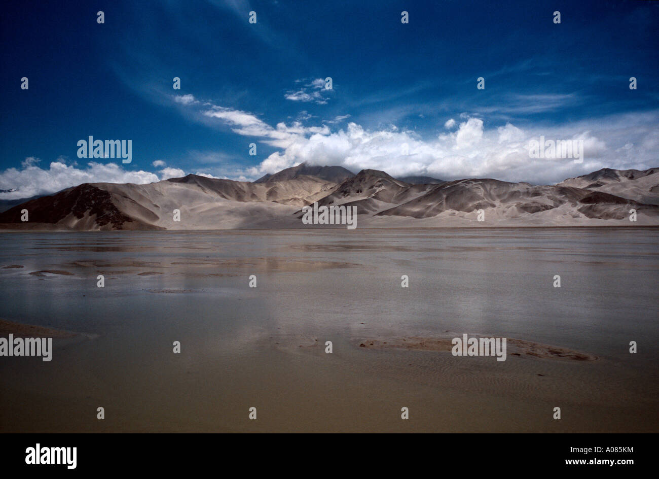 Bulong Köl Lake dans la province du Xinjiang. Banque D'Images