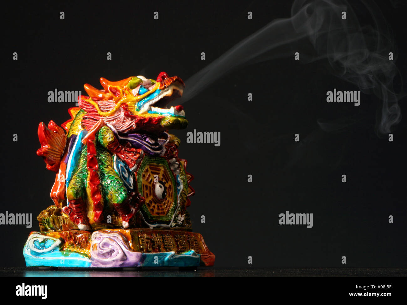 Encens Dragon peint chinois Banque D'Images