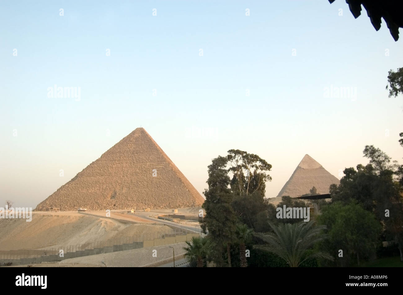 Les grandes pyramides de Gizeh, Le Caire, Egypte, Afrique. Banque D'Images