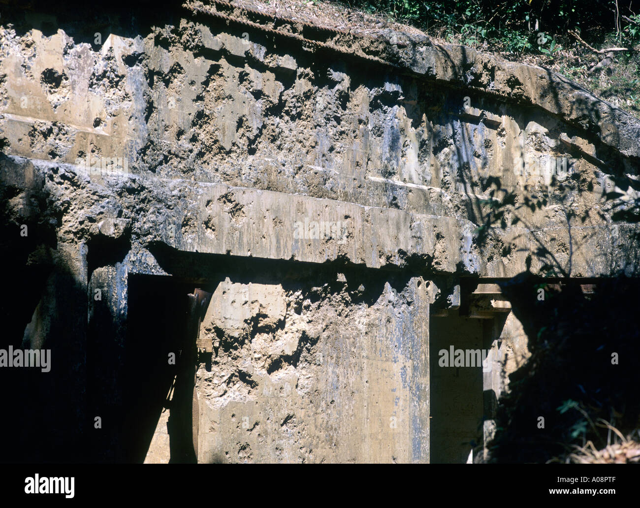 Cicatrices shell structure sur l'île de Corregidor, aux Philippines. Banque D'Images