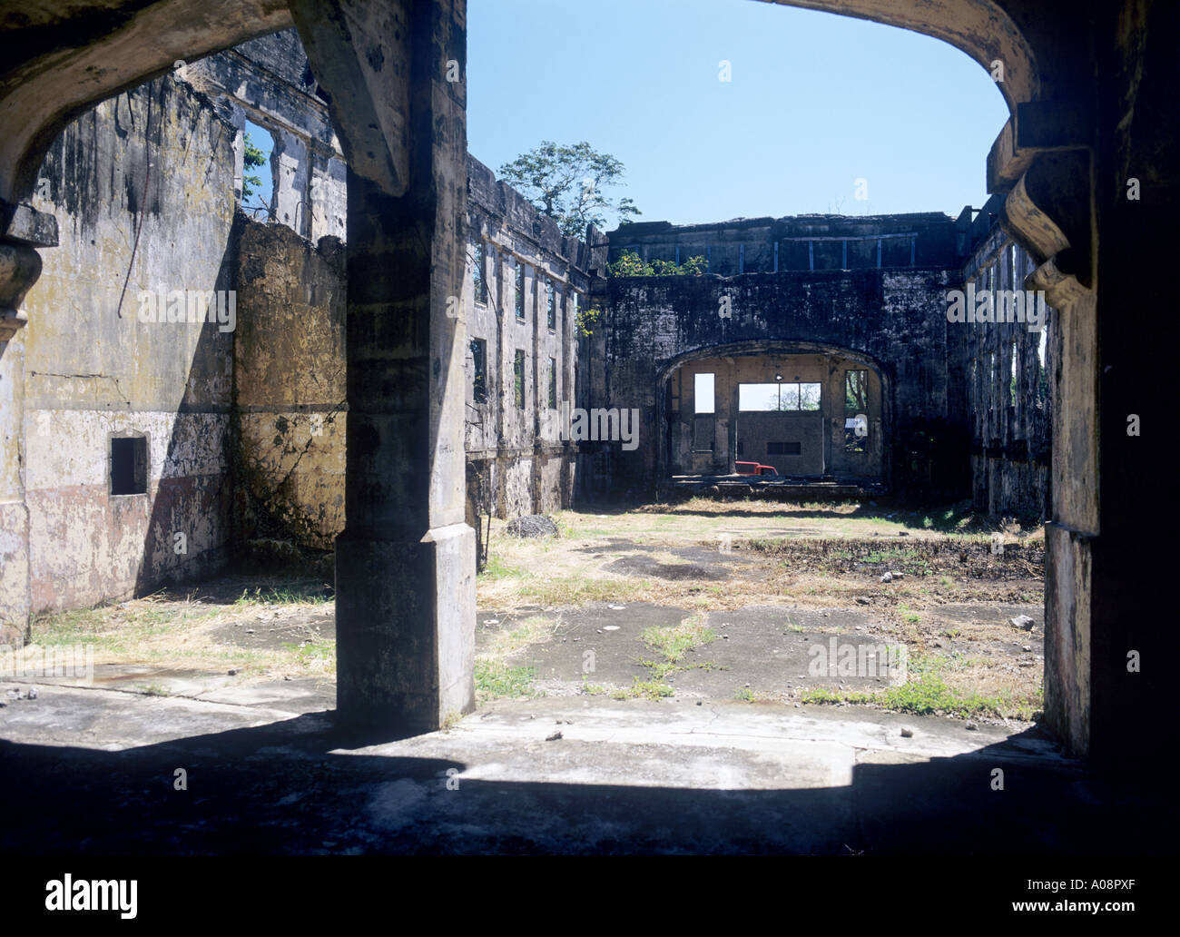 Les ruines du cinéma, de Corregidor, aux Philippines. Banque D'Images