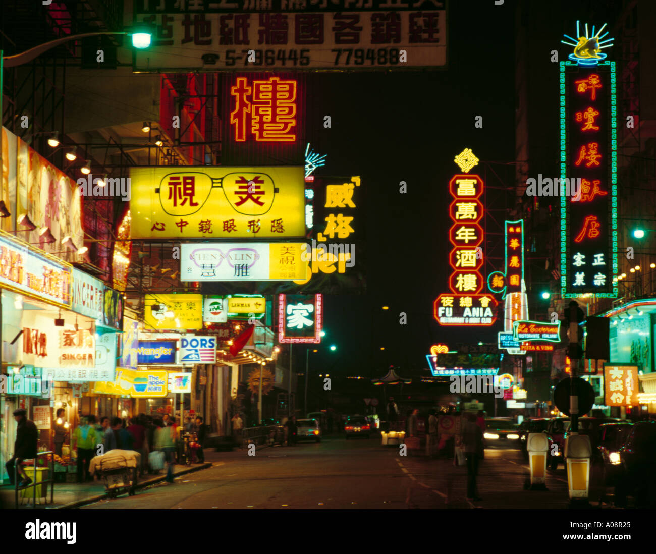 Néon, Hennessy Road, Causeway Bay, hong kong, Chine, l'Asie au début des années 80.. Banque D'Images