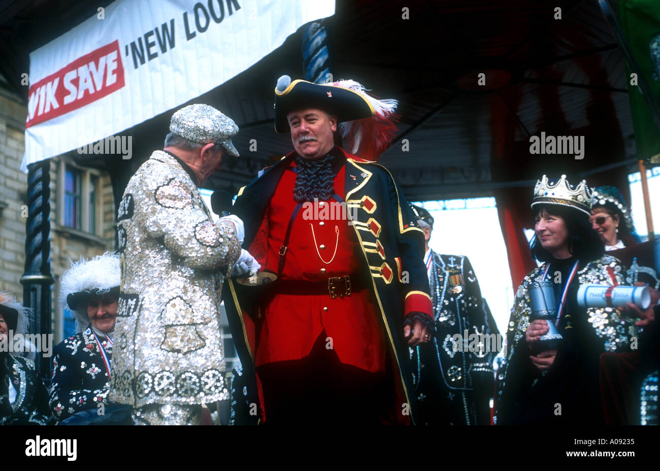 Le Roi nacré de Peckham se réunit le crieur de Burnley Lancashire Banque D'Images